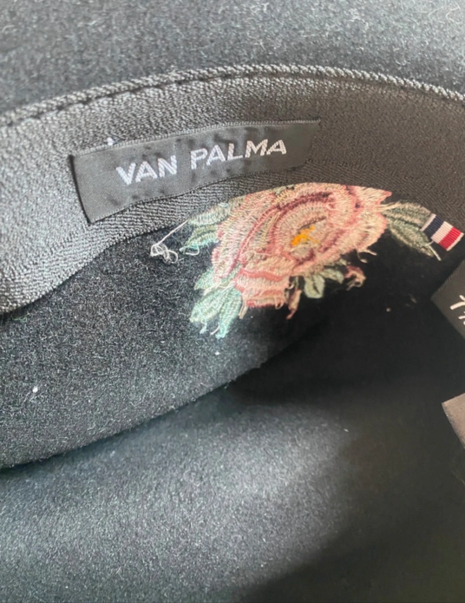 Chapeau Van Palma noir neuf broderie florale taille M 57 + sac original – photo 3